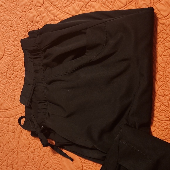 Healing Hands Scrubs - Picture 3 of 4